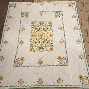 Vintage Quilt Yellow Sunflowers Full/Queen Hand Embroidered Cross Stitch 73x87”